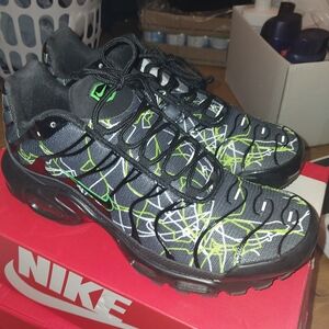 Nike Black and Neon Green Patterned Sneakers